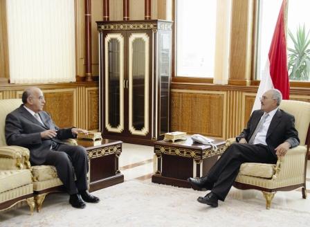 رئيس الجمهورية أثناء لقائه رئيس مجلس إدارة الصندوق العربي للإنماء الاقتصادي والاجتماعي أمس